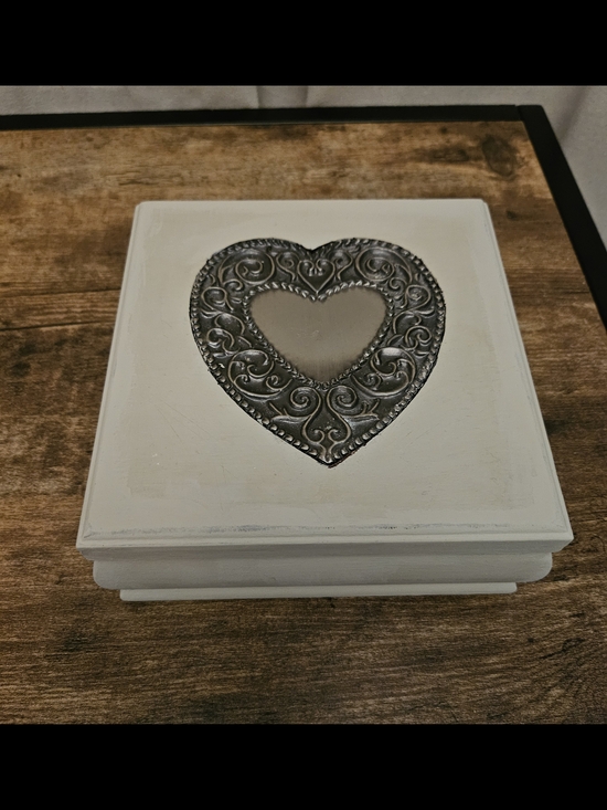 No Label Other - Beige Decorative Jewelry Box with Ornate Silver Heart